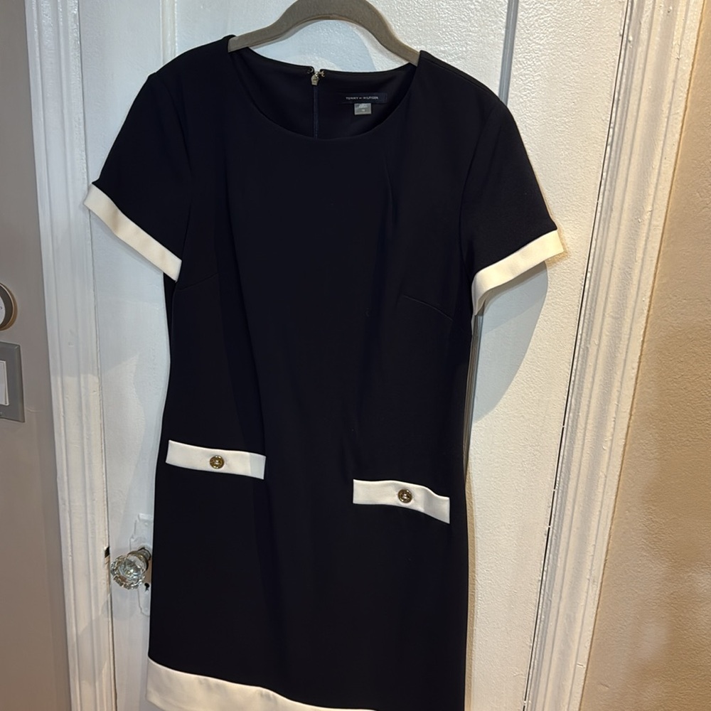 Tommy Hilfiger Women's Classic Scuba Crepe Two Pocket Dress Size 10 - Picture 3 of 3